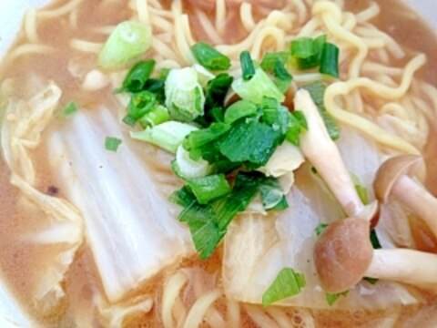 野菜入豚骨醤油ラーメン